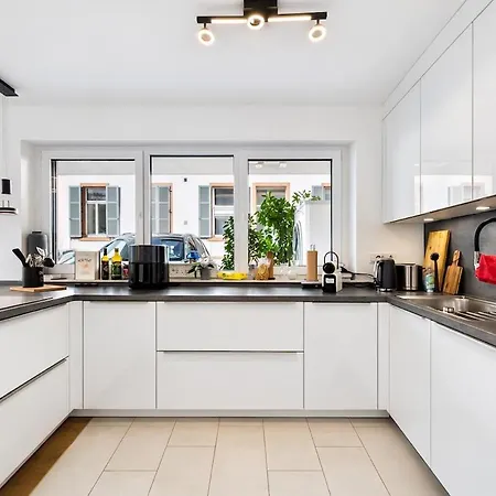 Maisonette-wohnung I 125 Qm I Garten I 2 Parkplaetze Apartment
