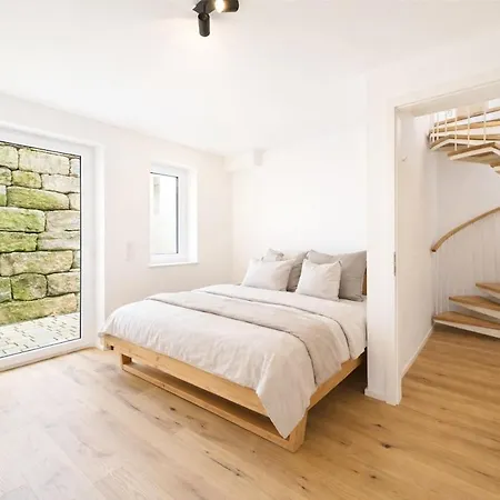 Maisonette-wohnung I 125 Qm I Garten I 2 Parkplaetze Apartment *