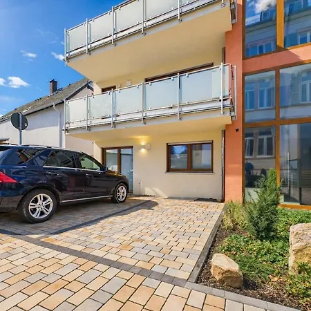Maisonette-wohnung I 125 Qm I Garten I 2 Parkplaetze