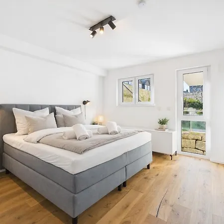 Maisonette-wohnung I 125 Qm I Garten I 2 Parkplaetze Apartment