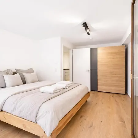 Apartment Maisonette-wohnung I 125 Qm I Garten I 2 Parkplaetze